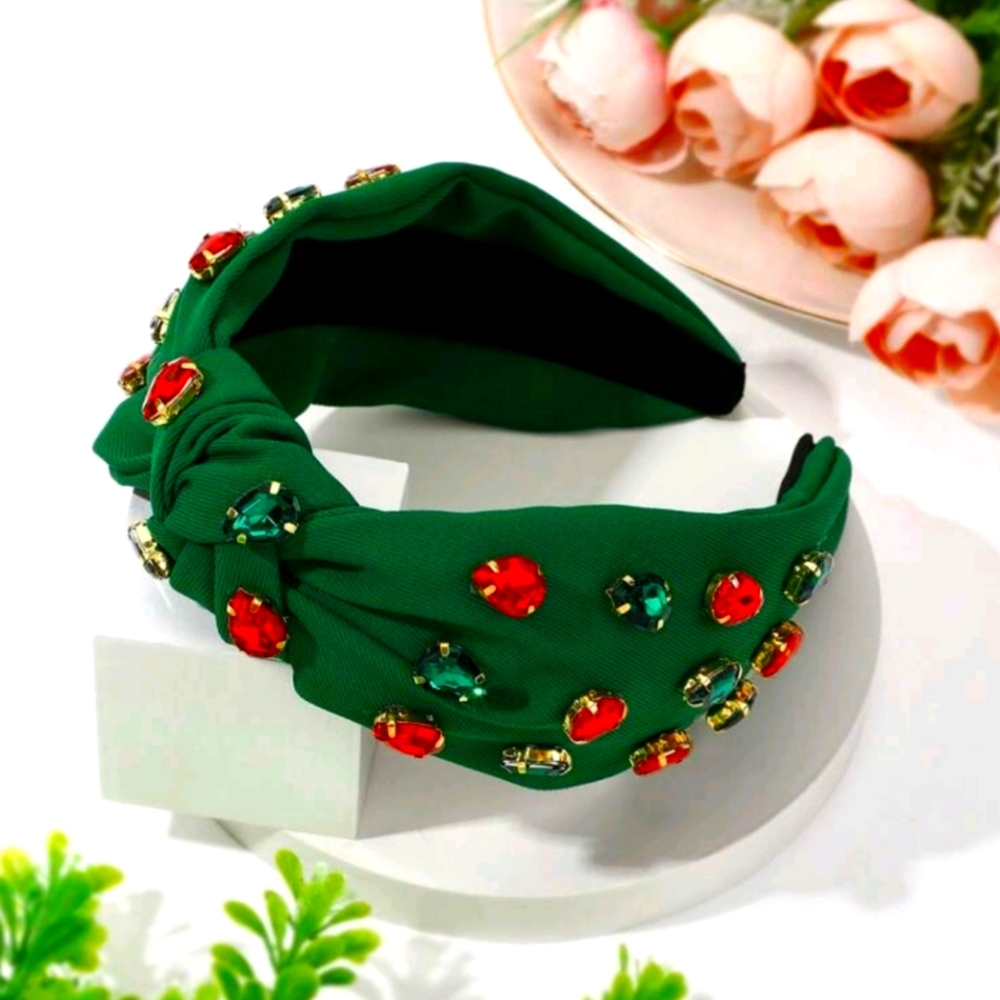 Wide headband with knot design with stones in green and red colors